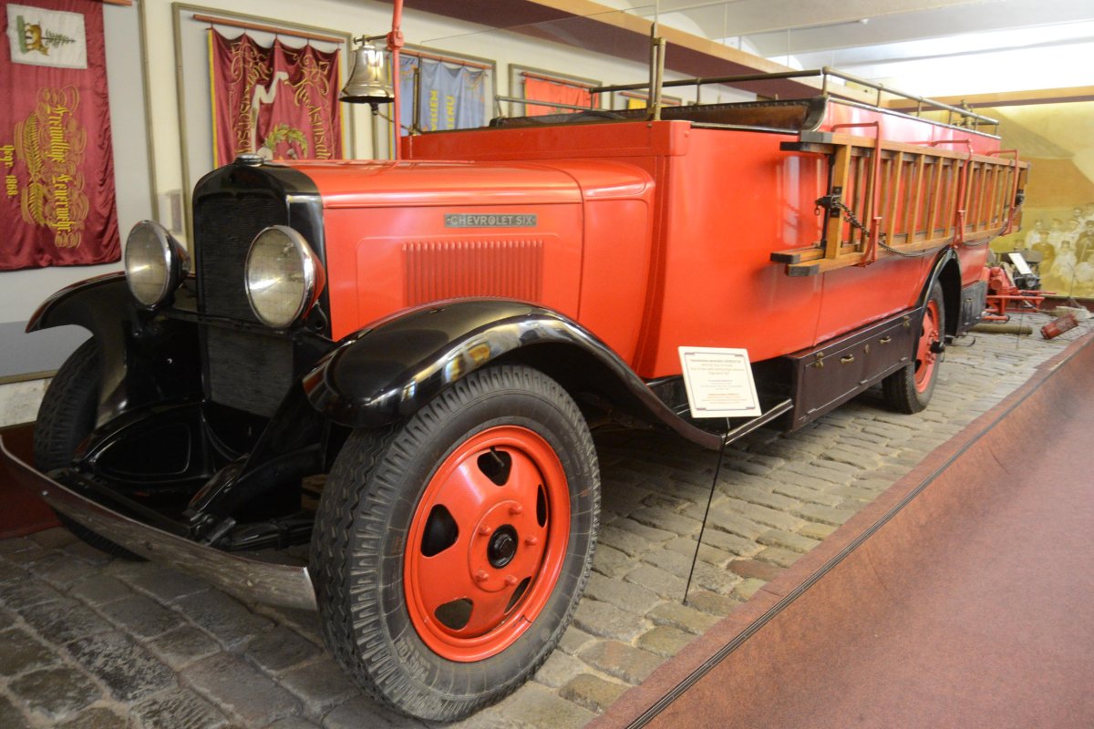 Пожарный Шевроле сикс