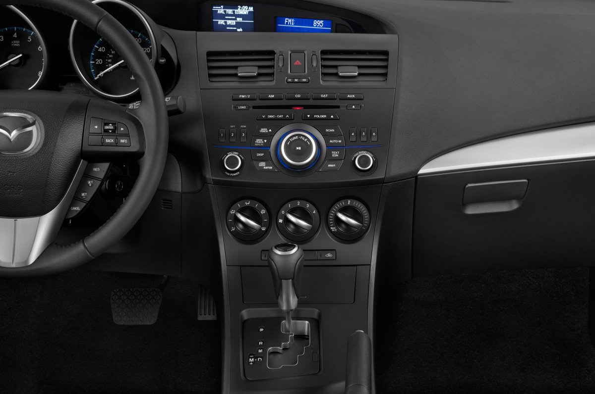 Mazda 3 2012 салон