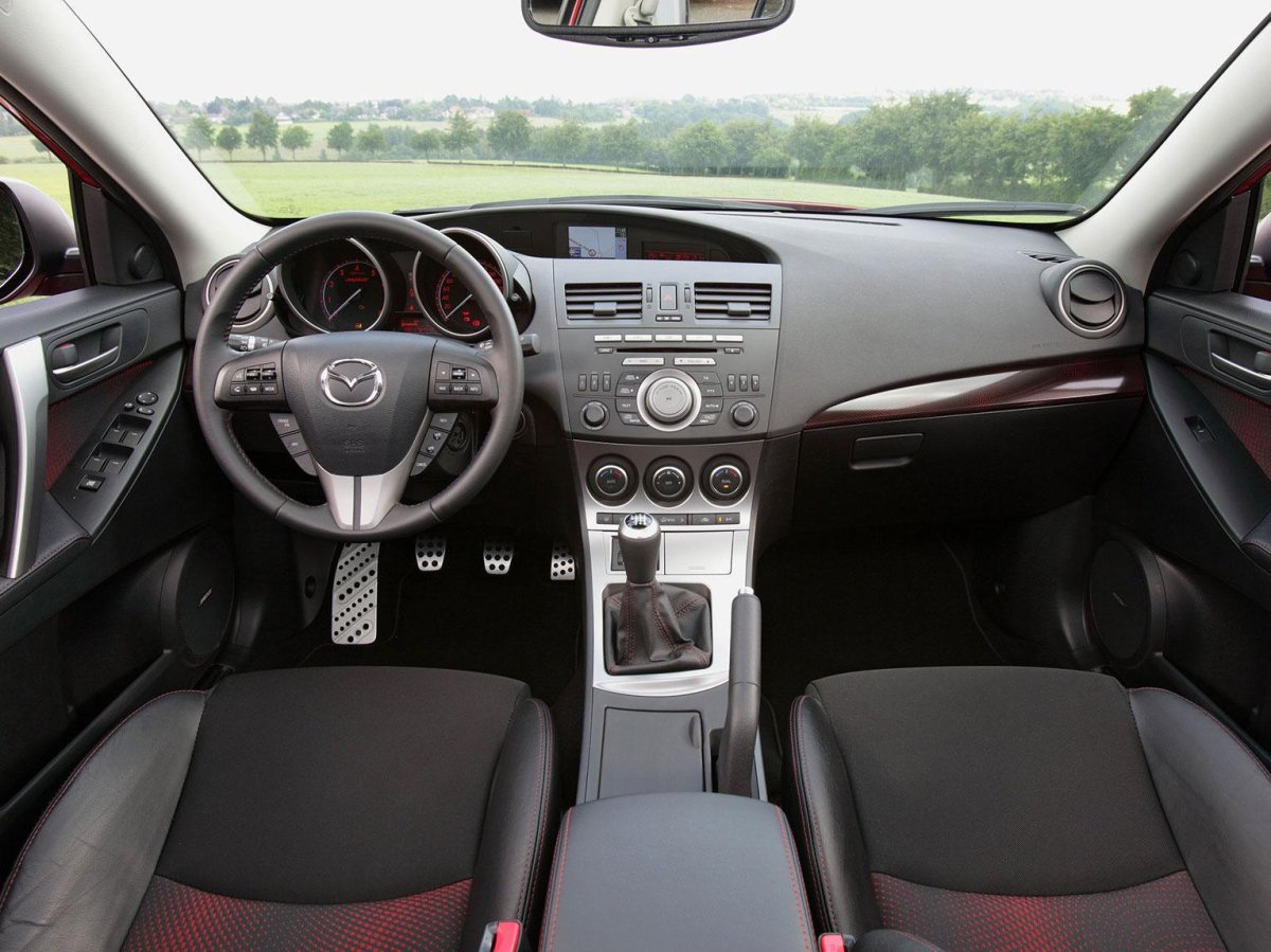 Mazda 3 хэтчбек салон