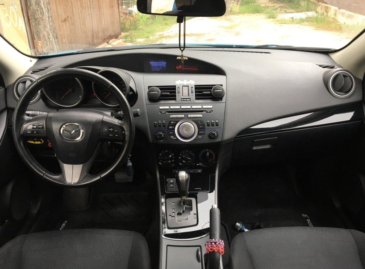 Мазда 3 2011 салон
