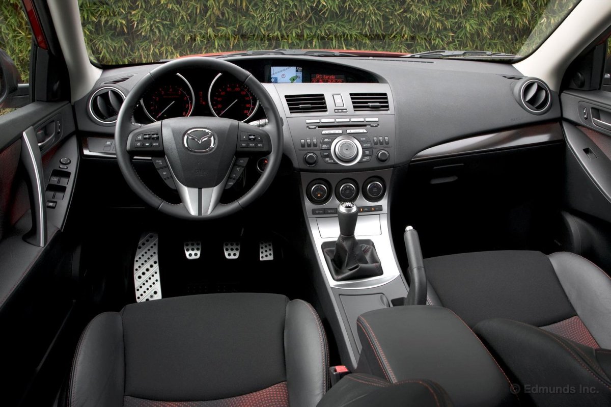 Мазда 3 2010 года салон