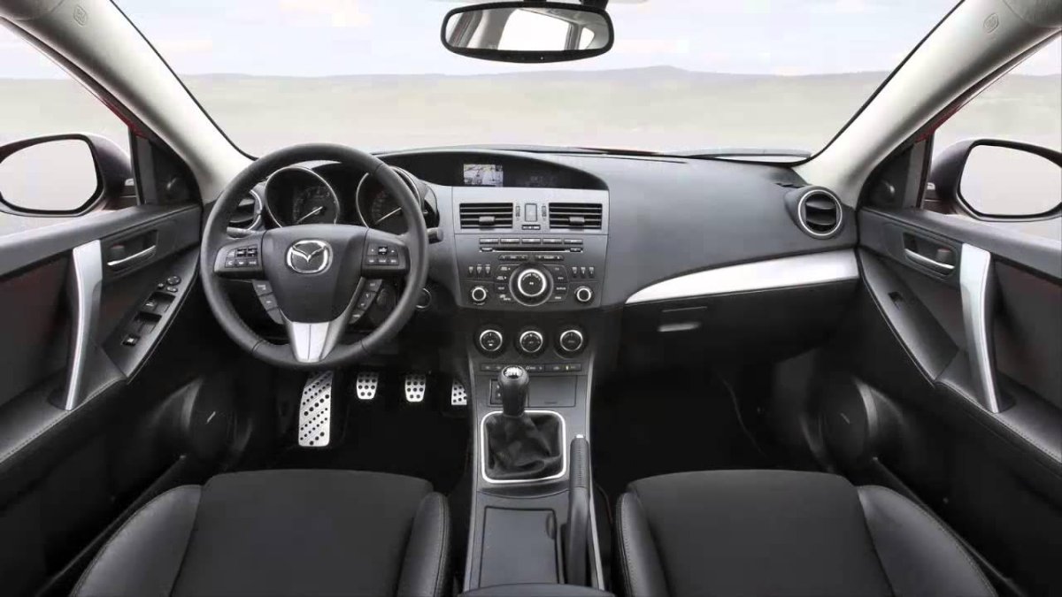 Мазда 3 седан салон