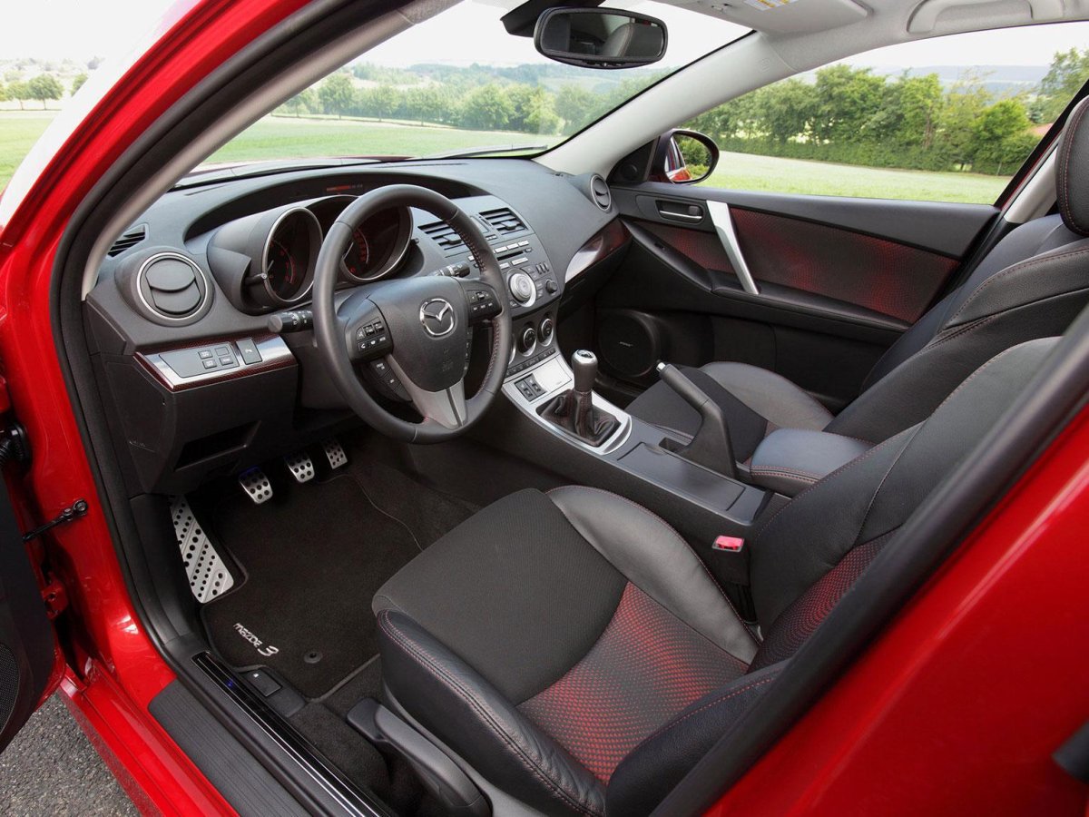 Mazda 3 MPS салон