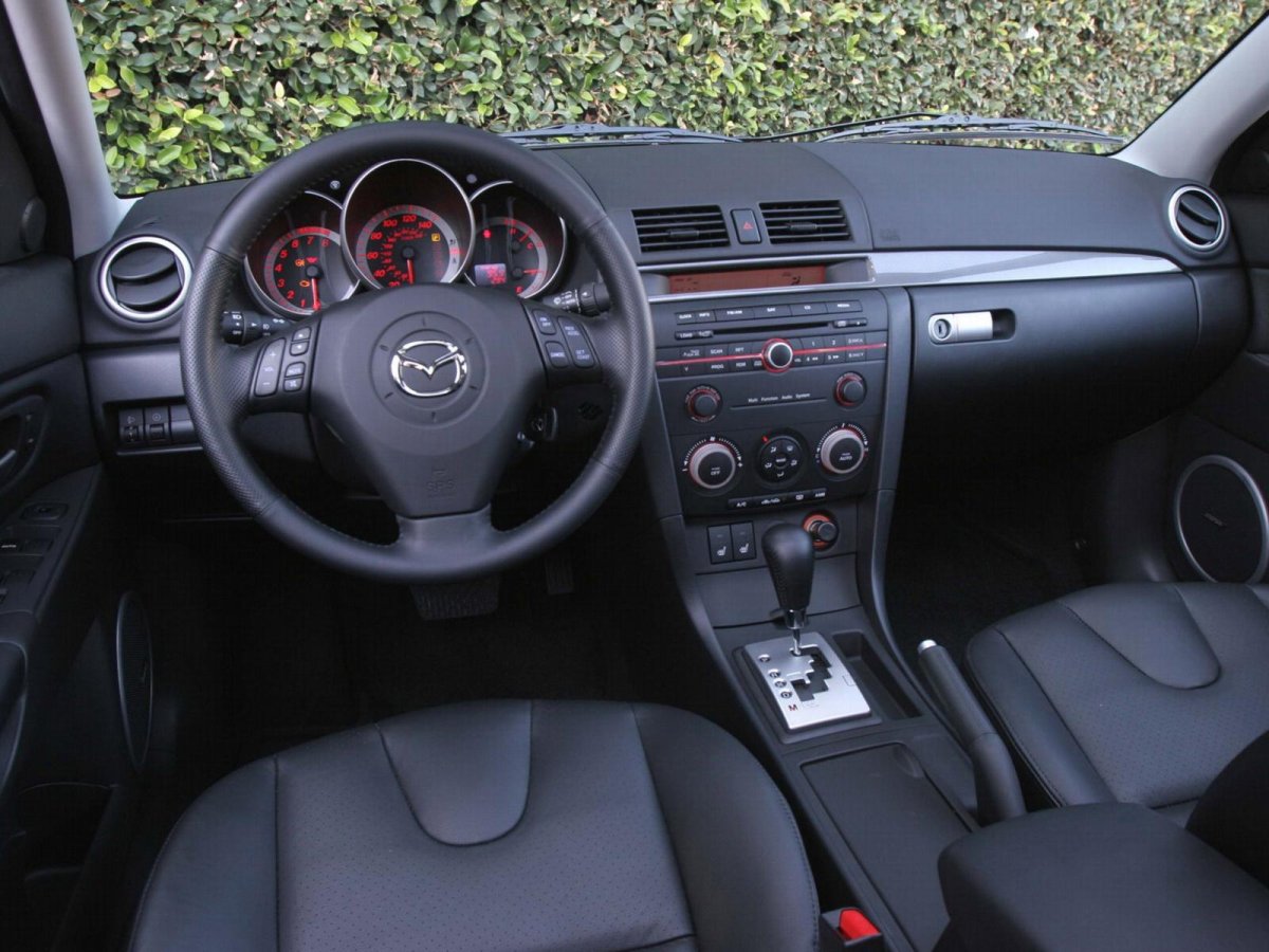 Мазда 3 седан 2007 салон