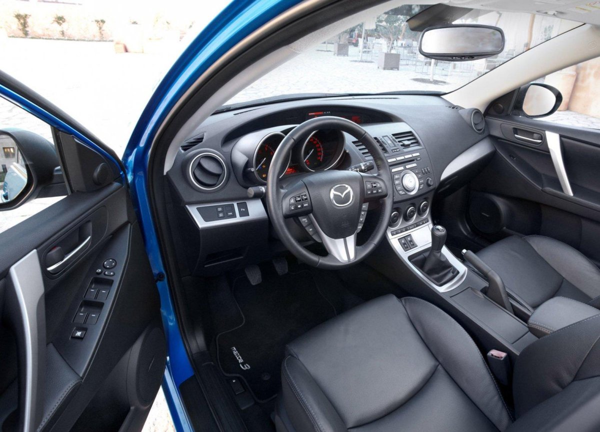 Мазда 3 2011 салон