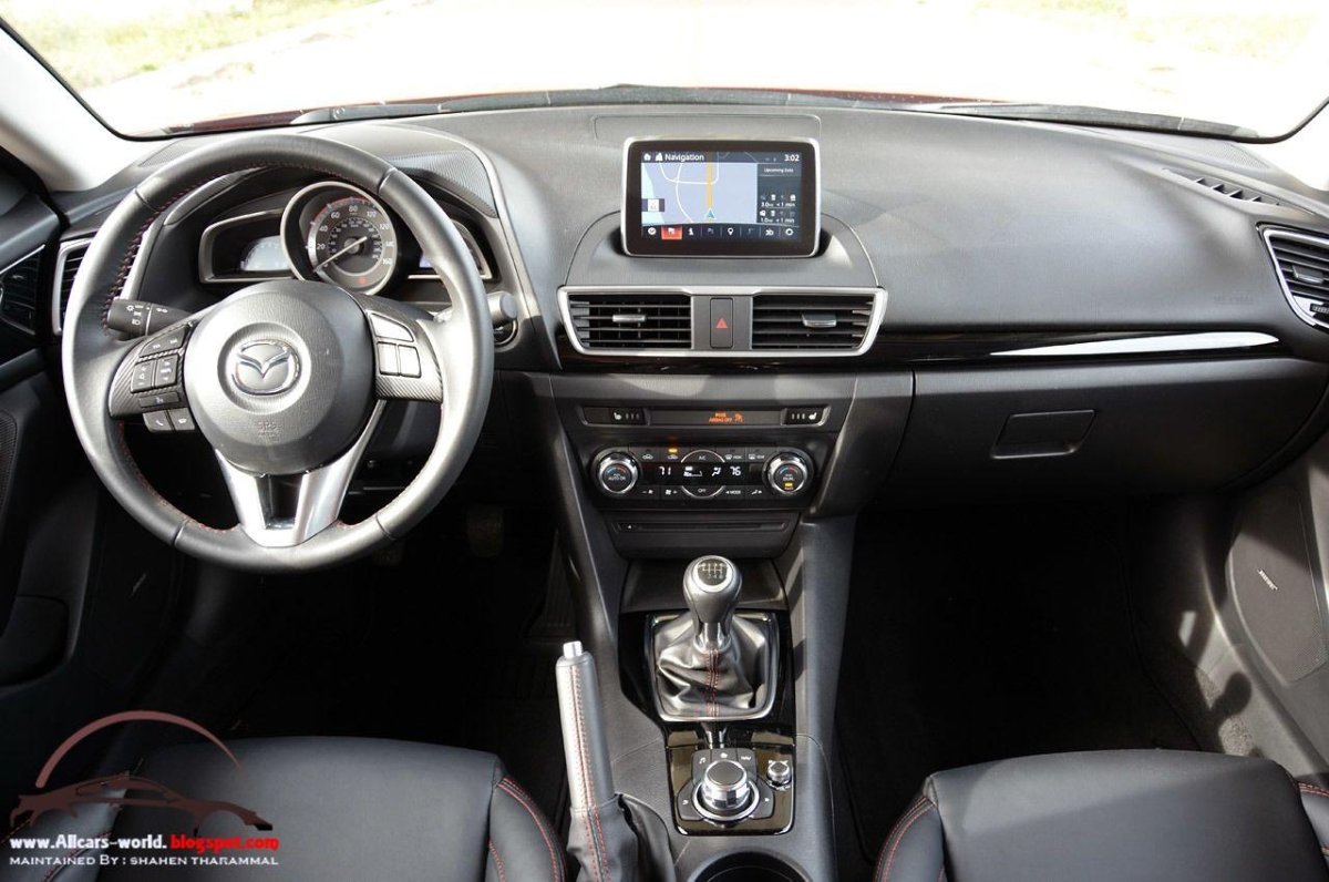Мазда 3 хэтчбек салон