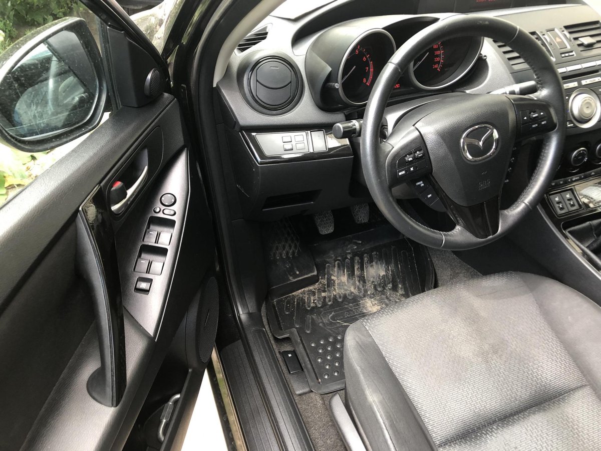 Мазда 3 BL салон