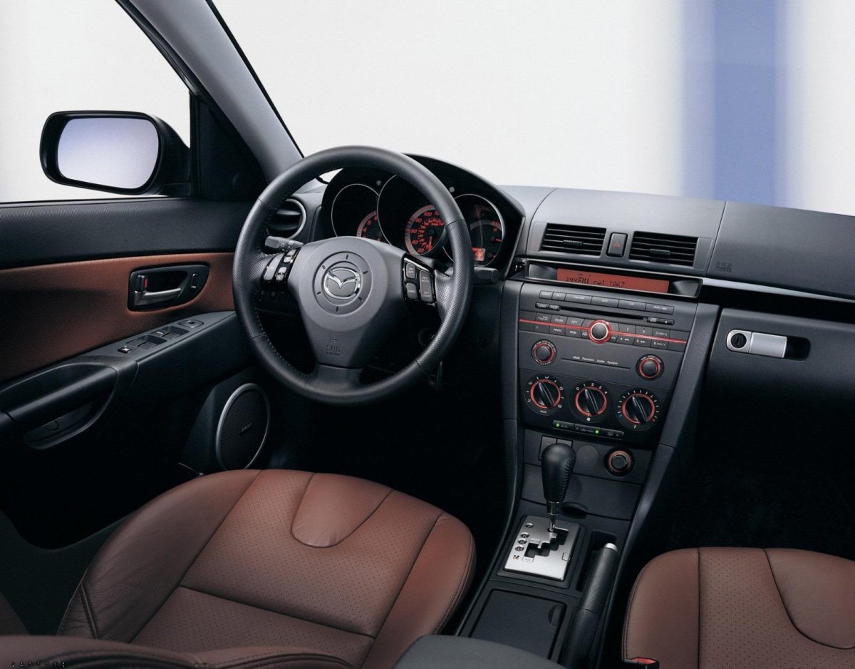 Мазда 3 хэтчбек 2007 салон