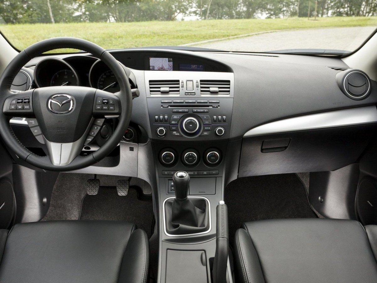 Мазда 3 седан салон