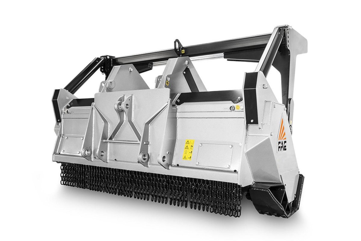 Мульчер на белом фоне