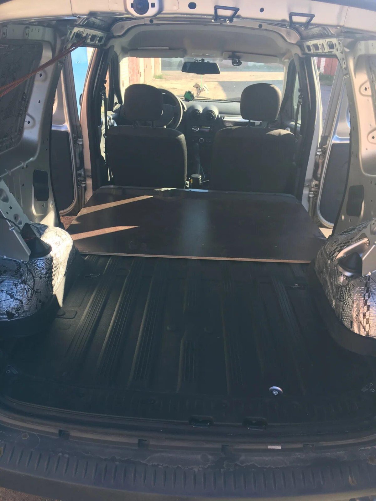 Пол Лада Ларгус фургон