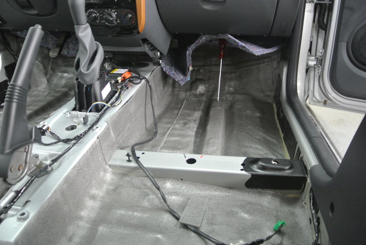 Шумоизоляция Ларгус кросс