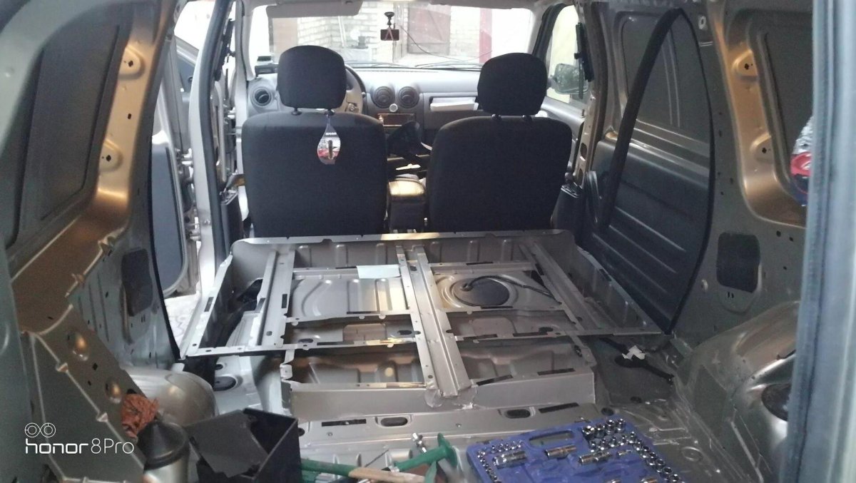 Лада Ларгус пол грузового отсека