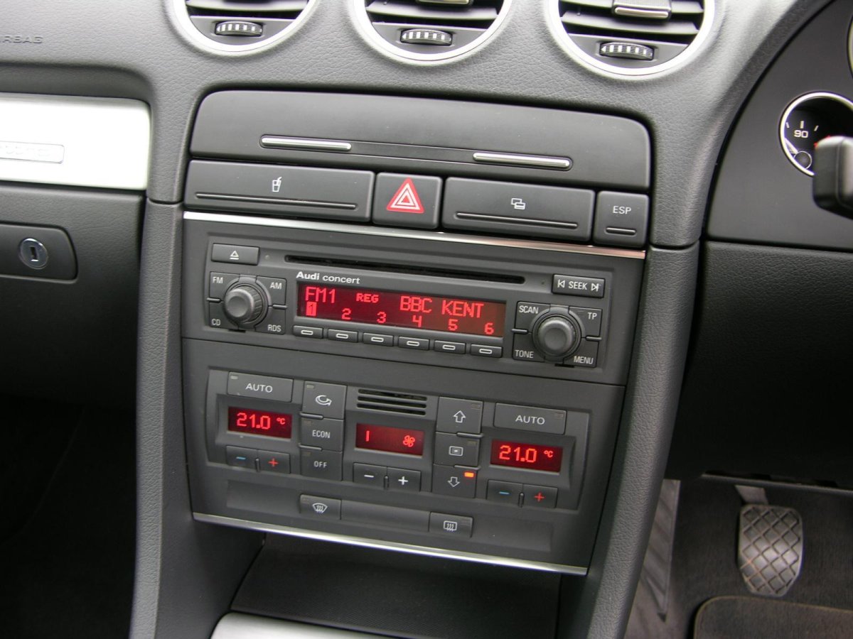 Штатная магнитола Ауди а6 с5