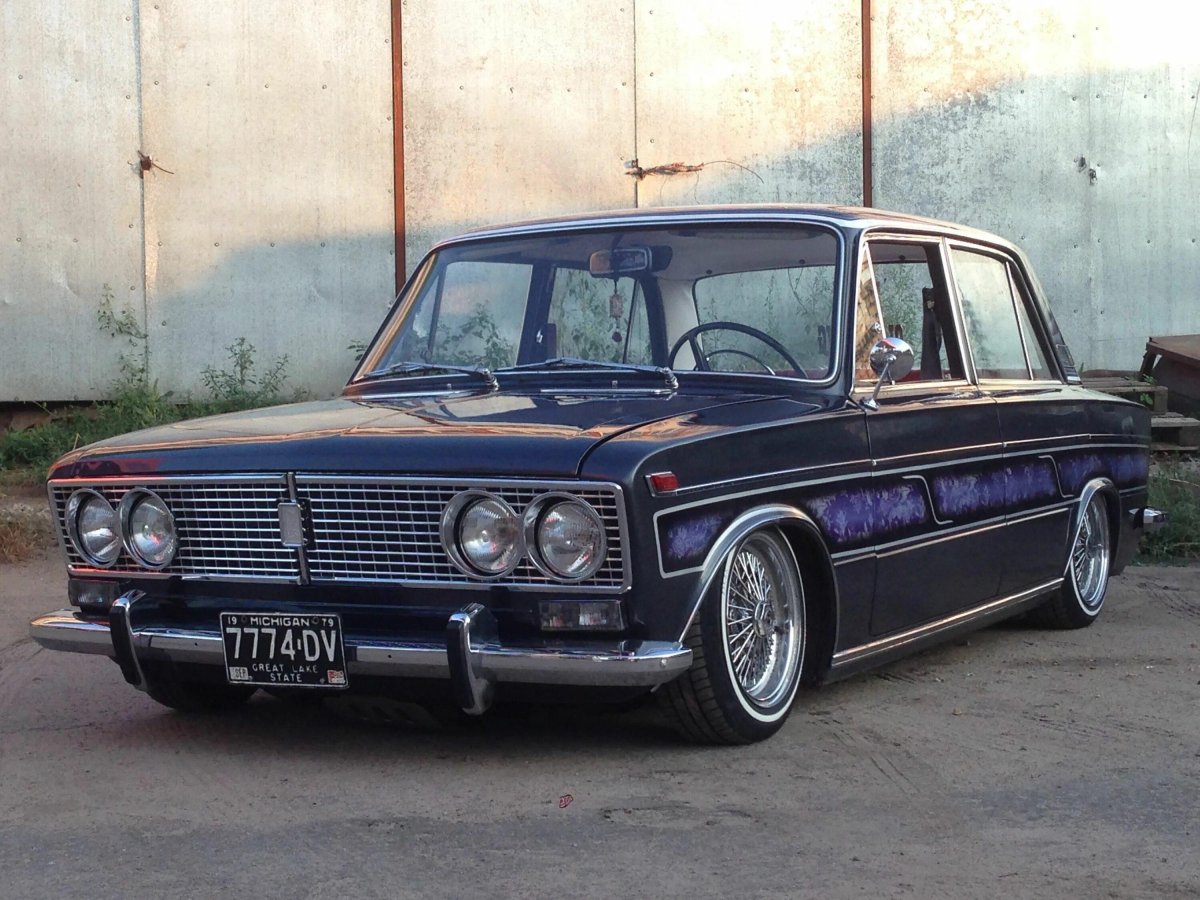 ВАЗ 2103 лоурайдер