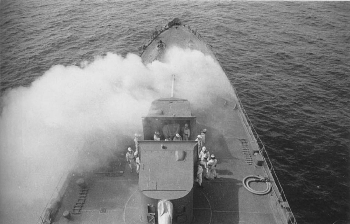 Пуск торпеды с эсминца