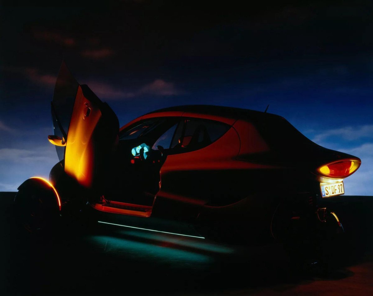 Мерседес Бенц f300