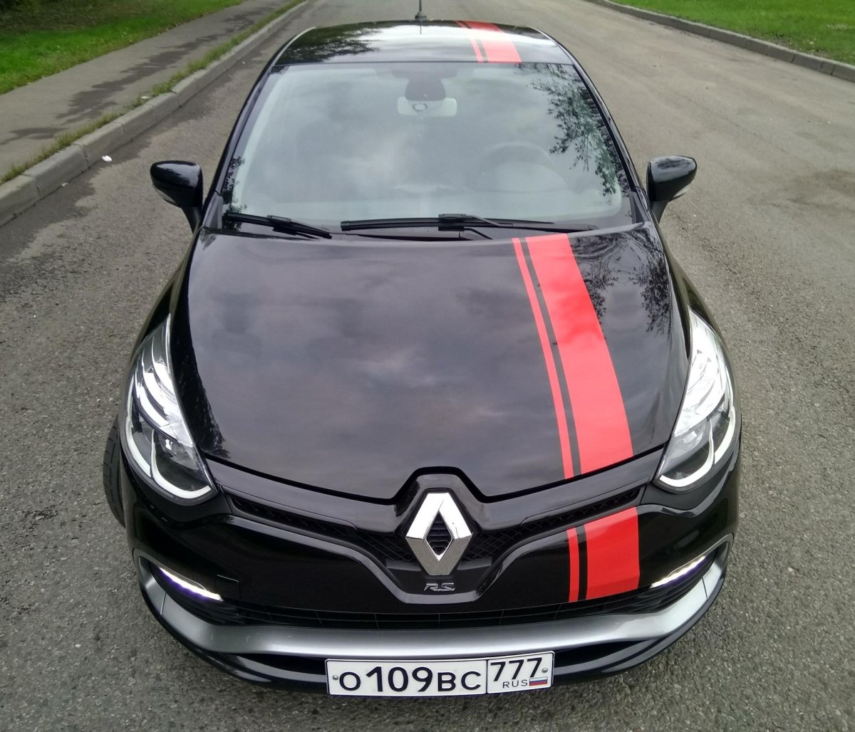 Черная Рено Меган 3 с полоской