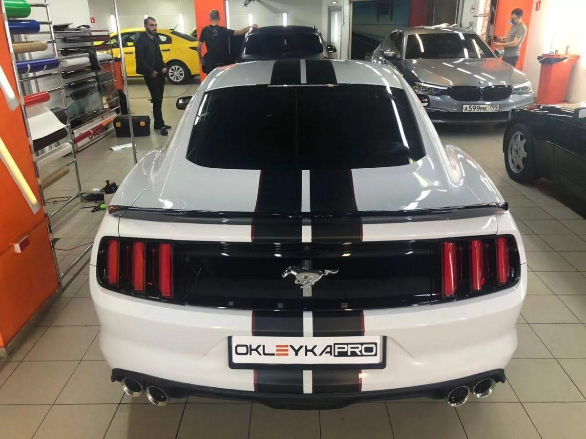 Обклеенный Форд Мустанг