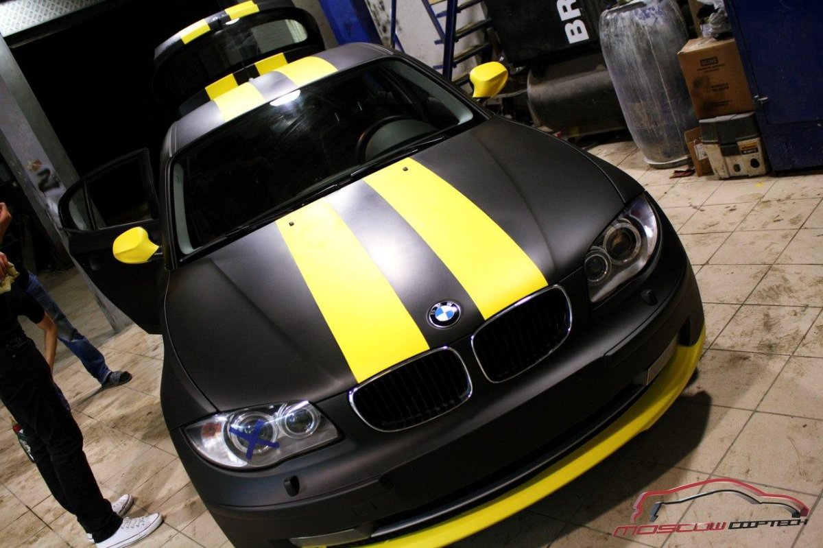 BMW e81 жёлтая