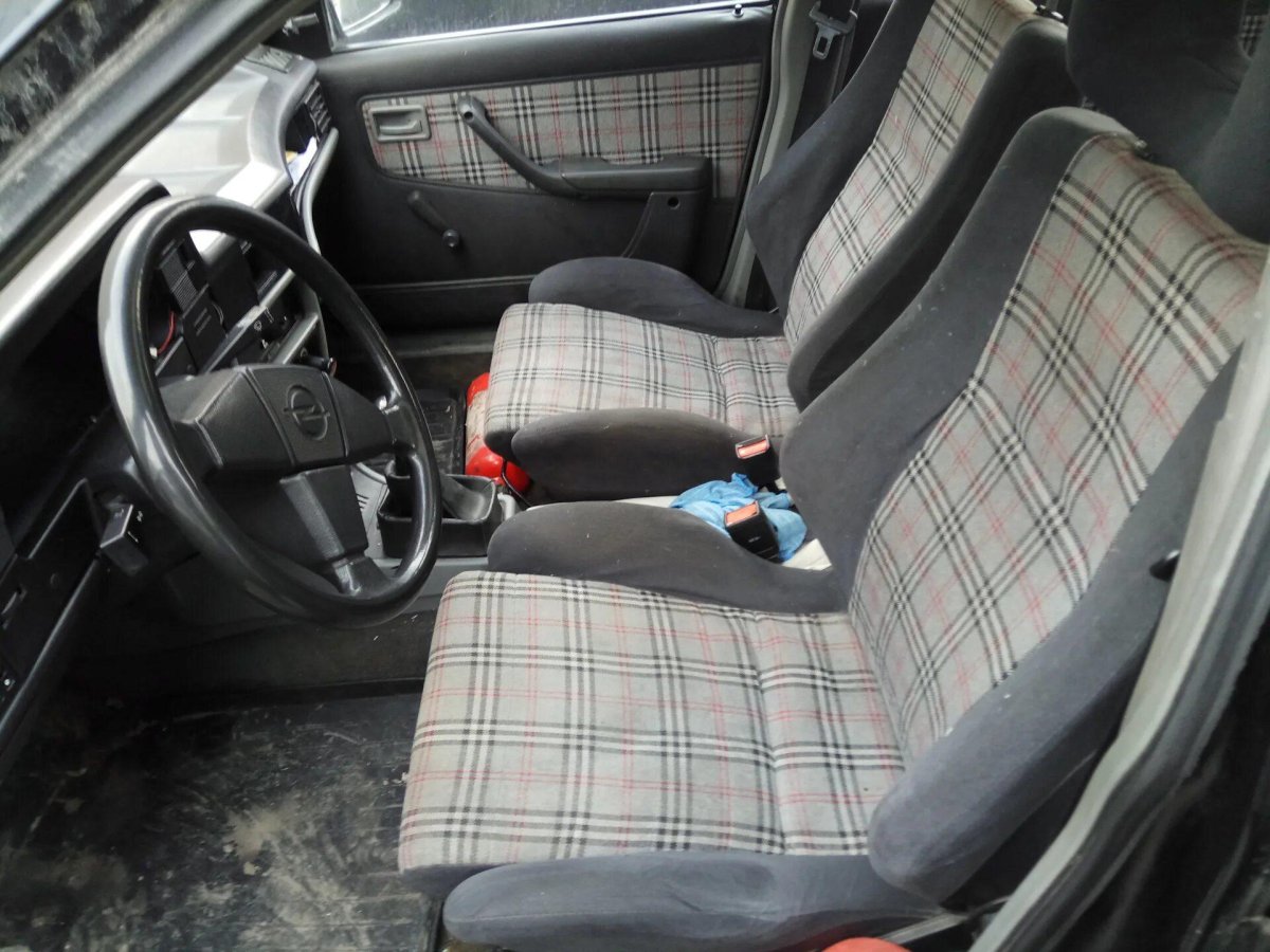 Opel Kadett GSI салон