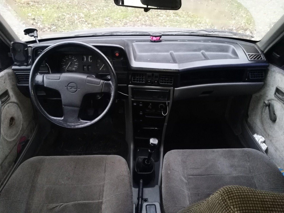 Opel Kadett 1986 салон