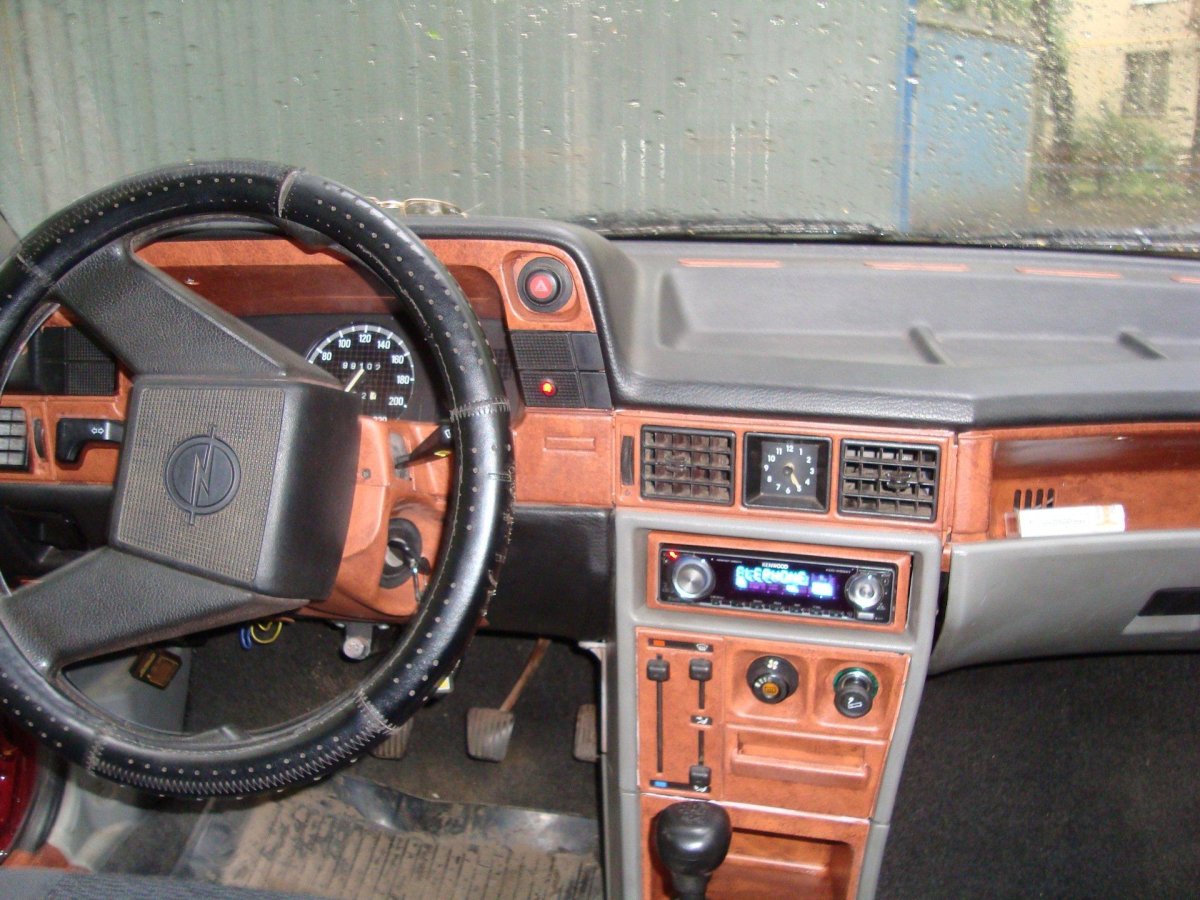 Опель Кадетт 1987 салон