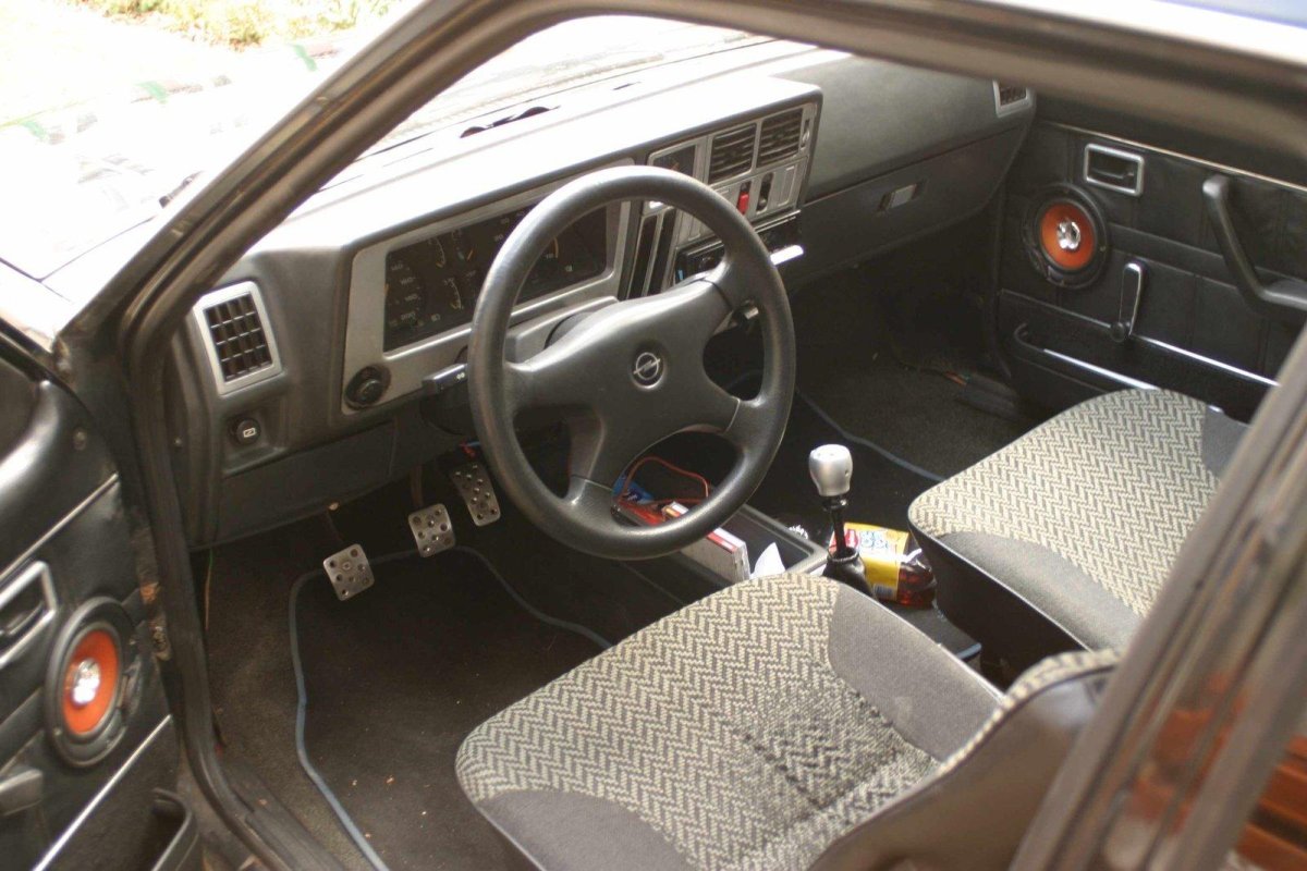 Opel Kadett 1984 салон