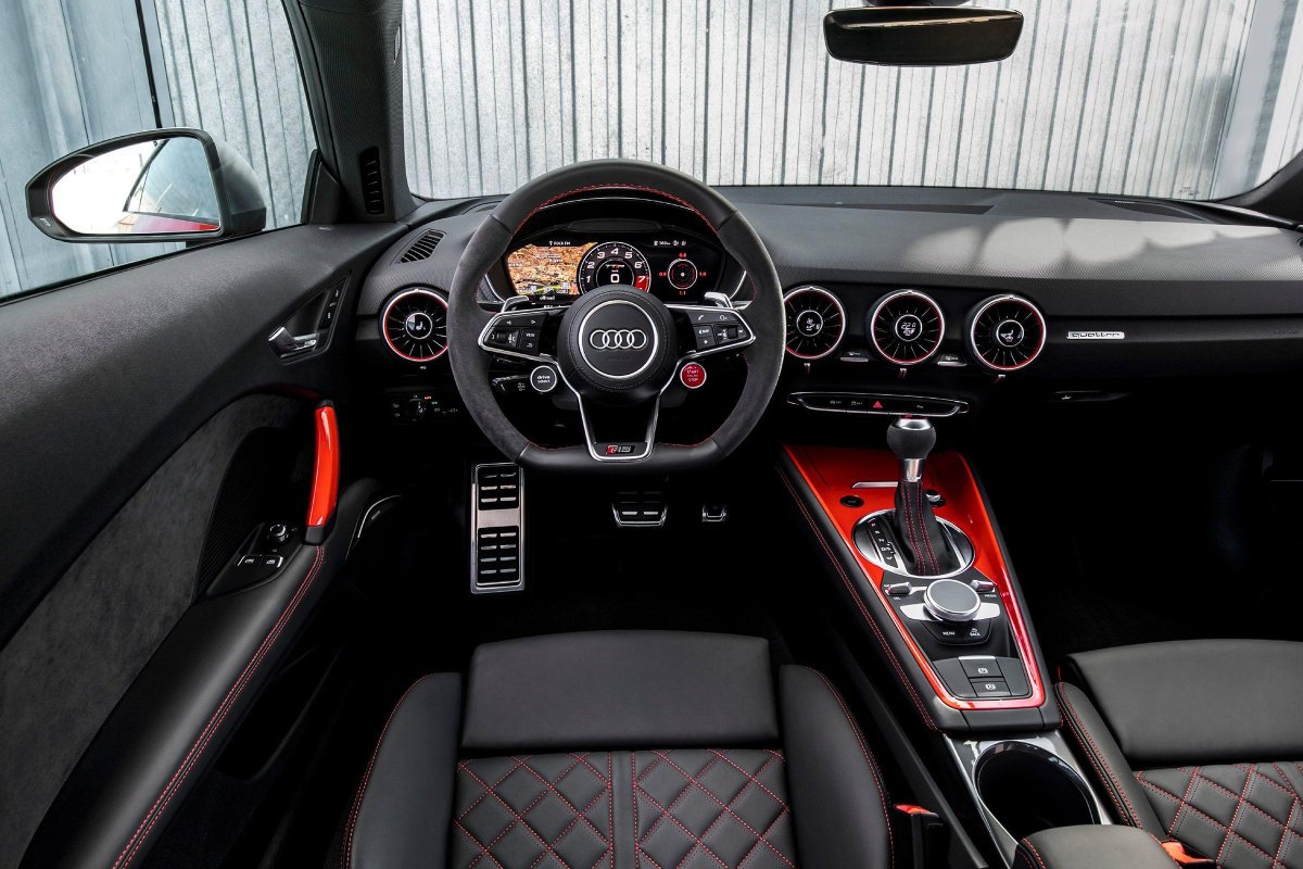 Audi TT RS 2018 салон