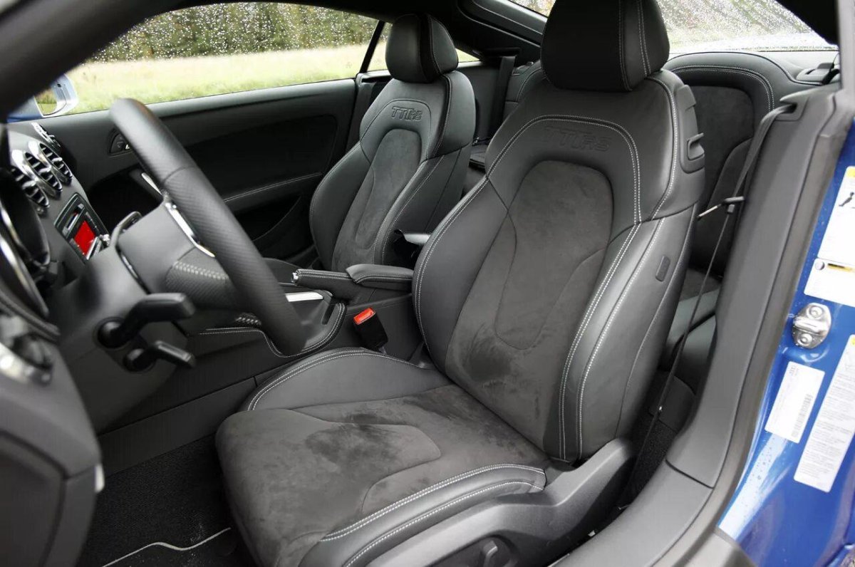 Audi TT салон сзади