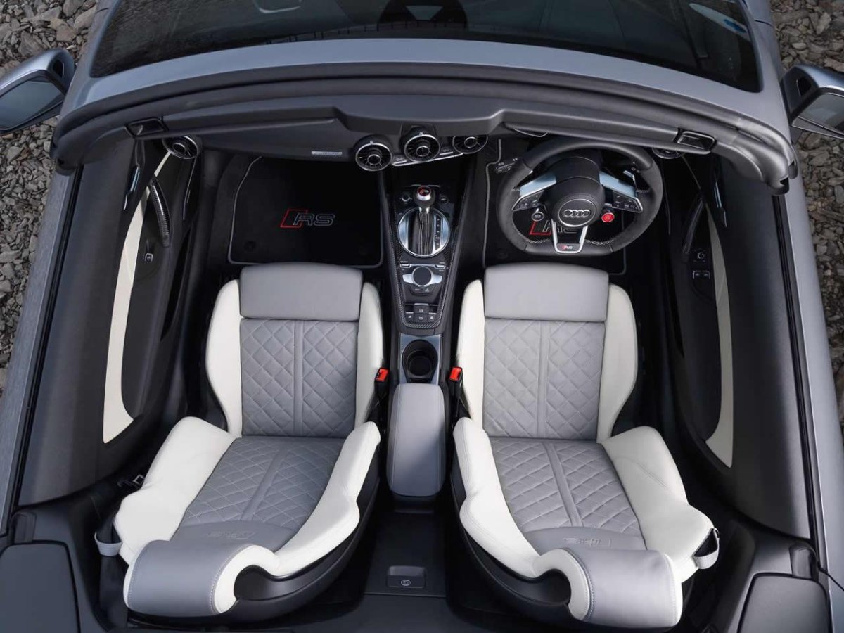 Audi TT 8s Interior