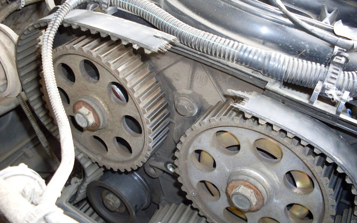 Обрыв ремня ГРМ Приора 16 клапанов