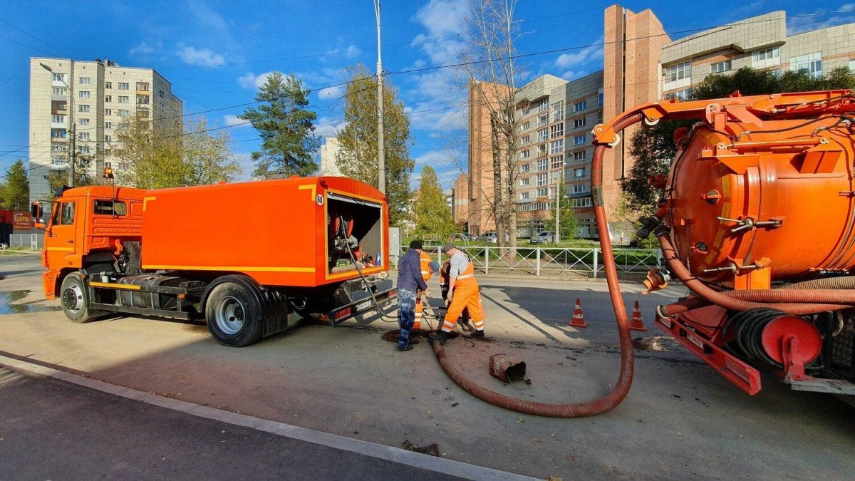 Машина КАМАЗ С гидродинамической прочистки канализации