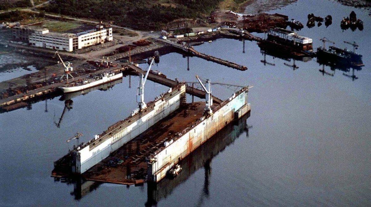 Плавучий док Пд 50 затонул в Мурманске