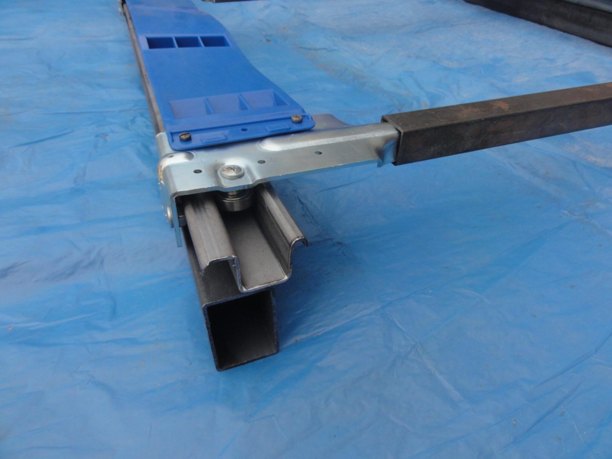 Направляющие сдвижной крыши полуприцепа Шмитц