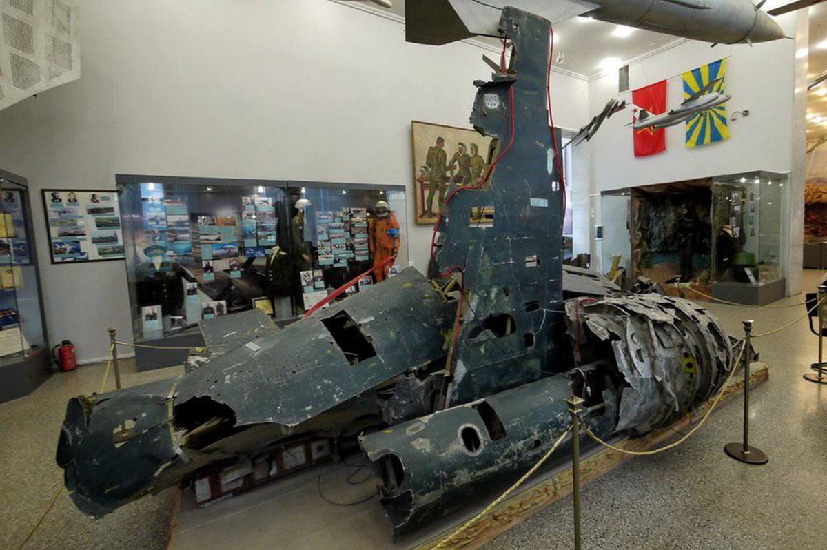 Обломки самолета u-2 Пауэрса