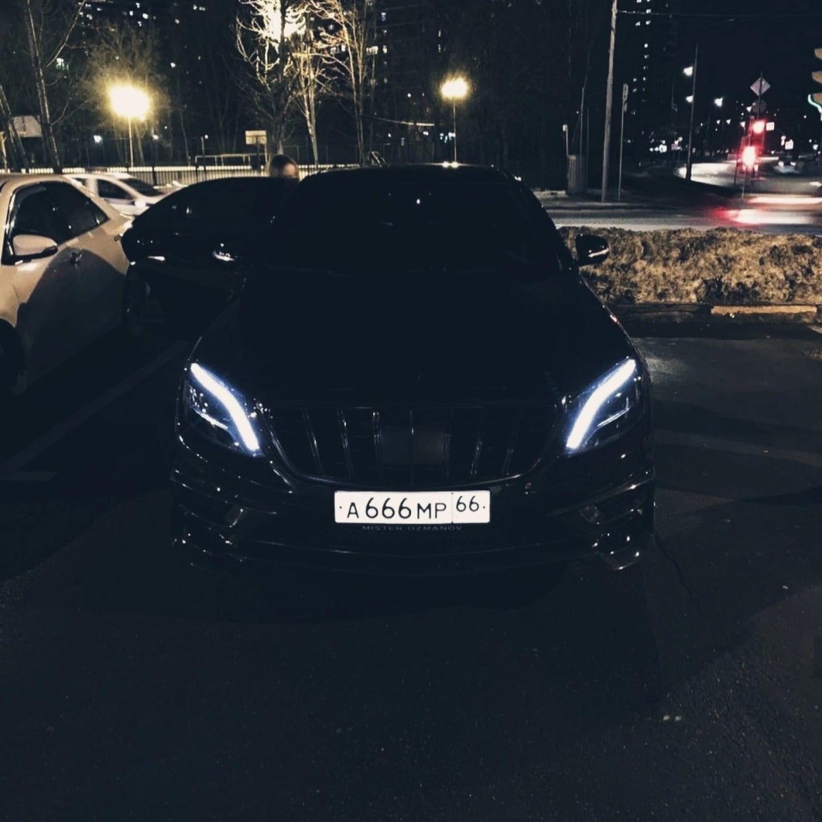 Мерседес 222 черный ночью