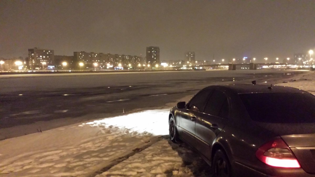 220 Мерседес в ночи