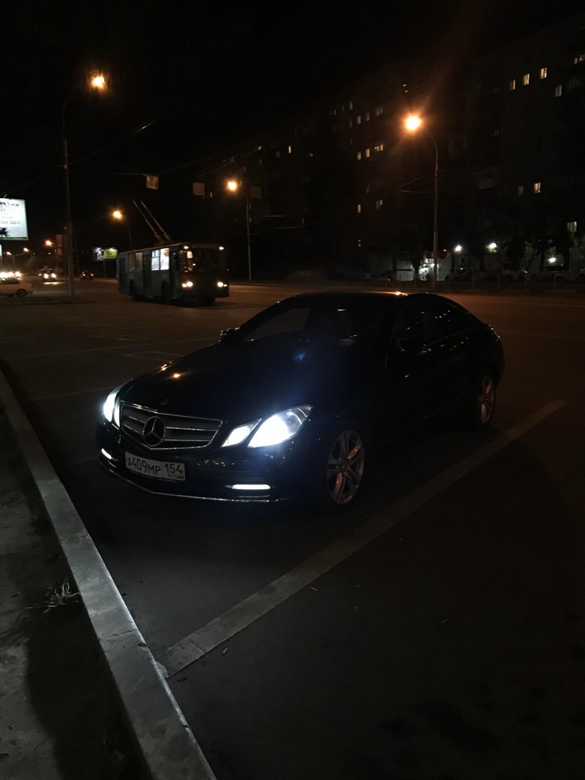 Мерседес е200 w212 в темноте