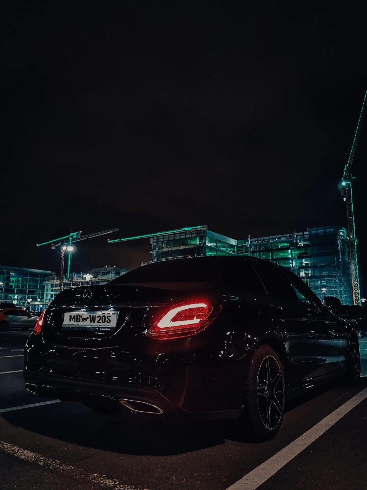 Мерседес CLS 63 AMG черный ночью