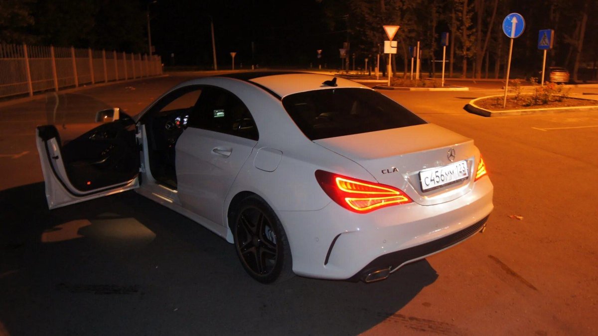 Мерседес е200 белый ночью