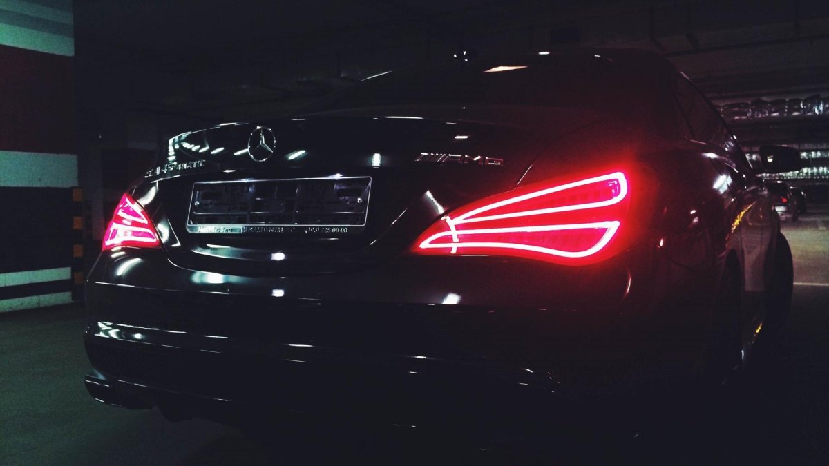 Мерседес CLS 63 AMG черный ночью