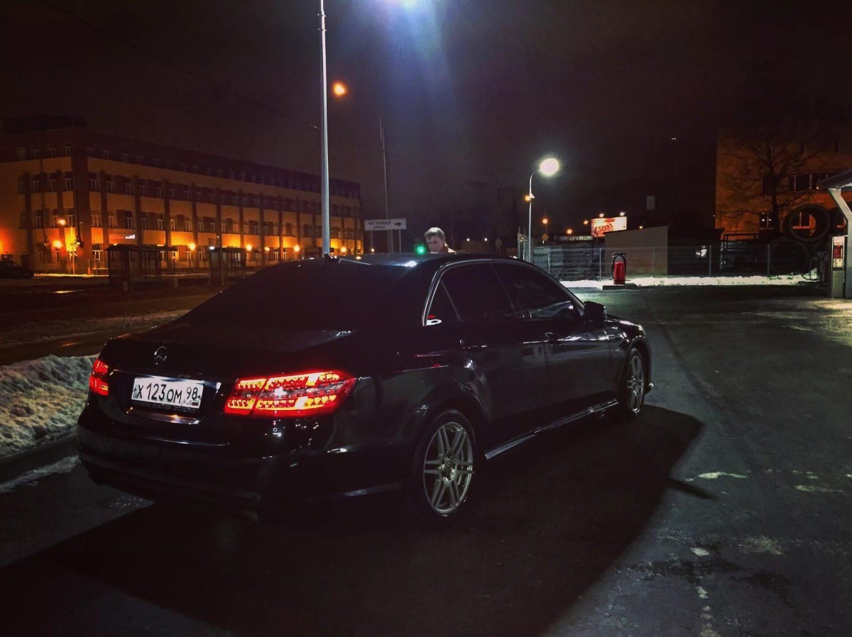 Мерседес w212 черный ночью