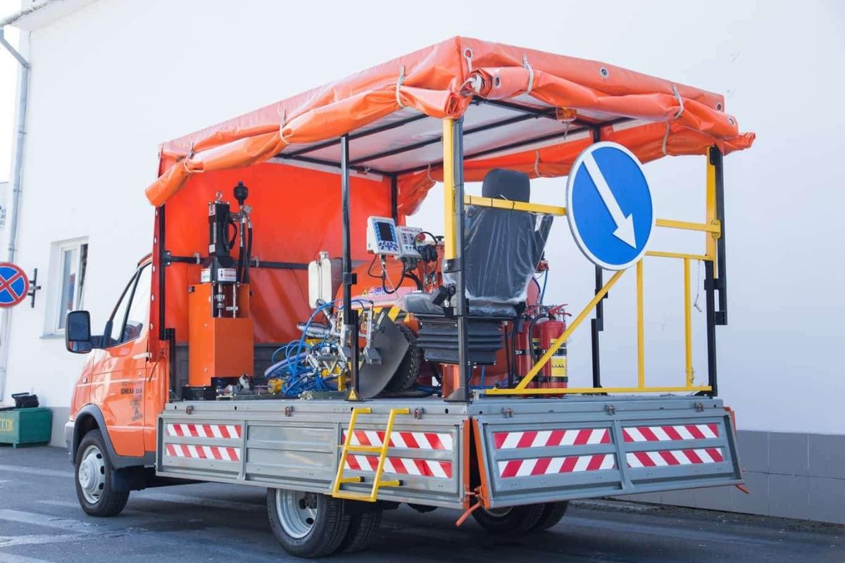 Шмель 11ан машина дорожная разметочная