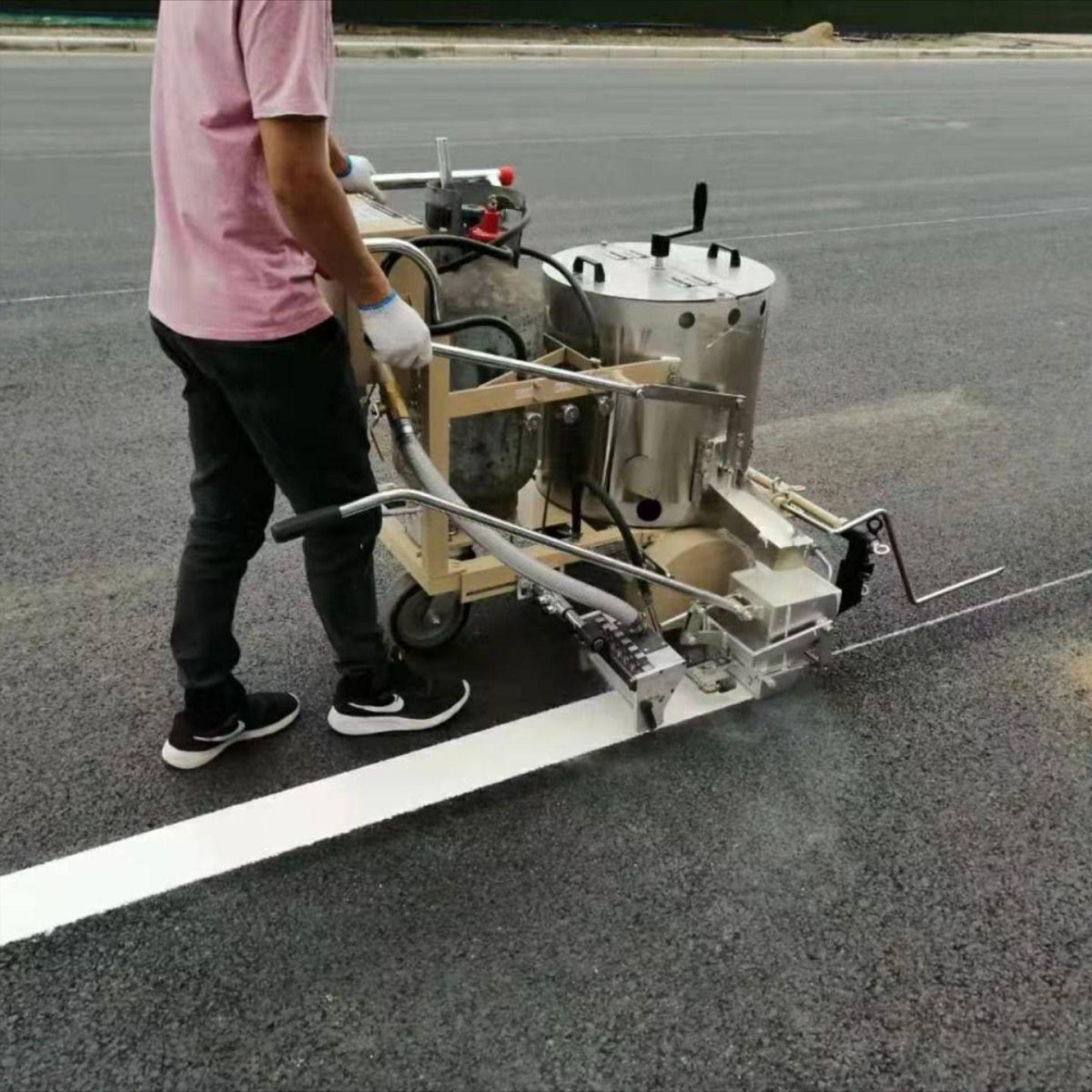 Машина для разметки дорог термопластиком