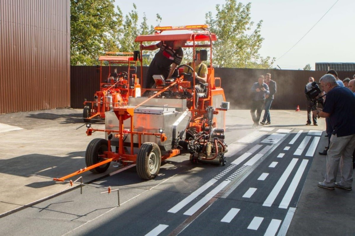 Машина самоходная разметочная Виннер см-522т