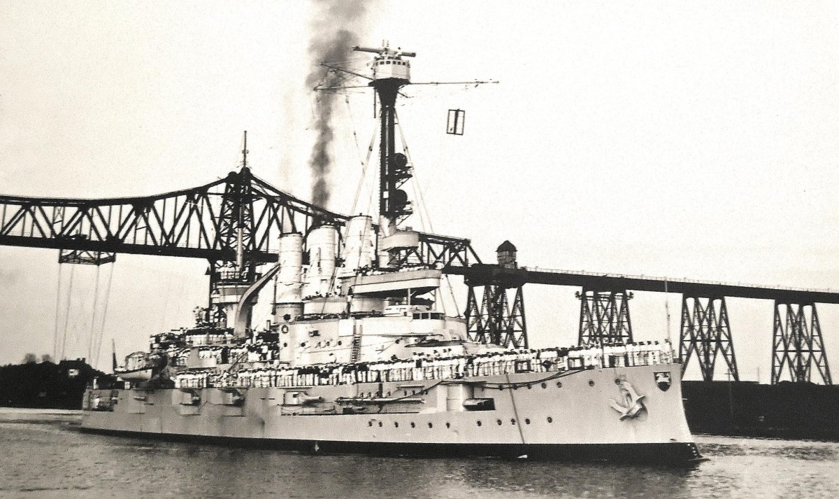 Броненосец Шлезвиг-Гольштейн