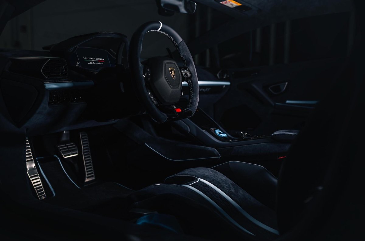 Интерьер Lamborghini 2023