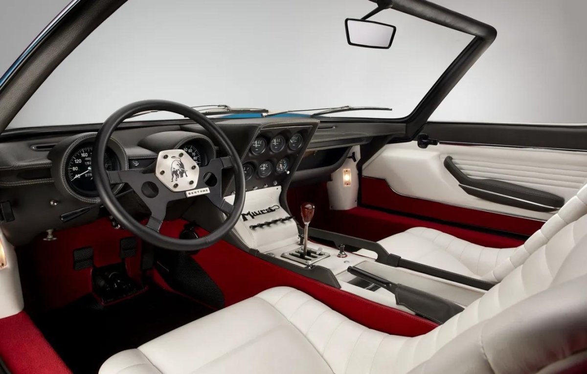 Ламборджини Миура салон