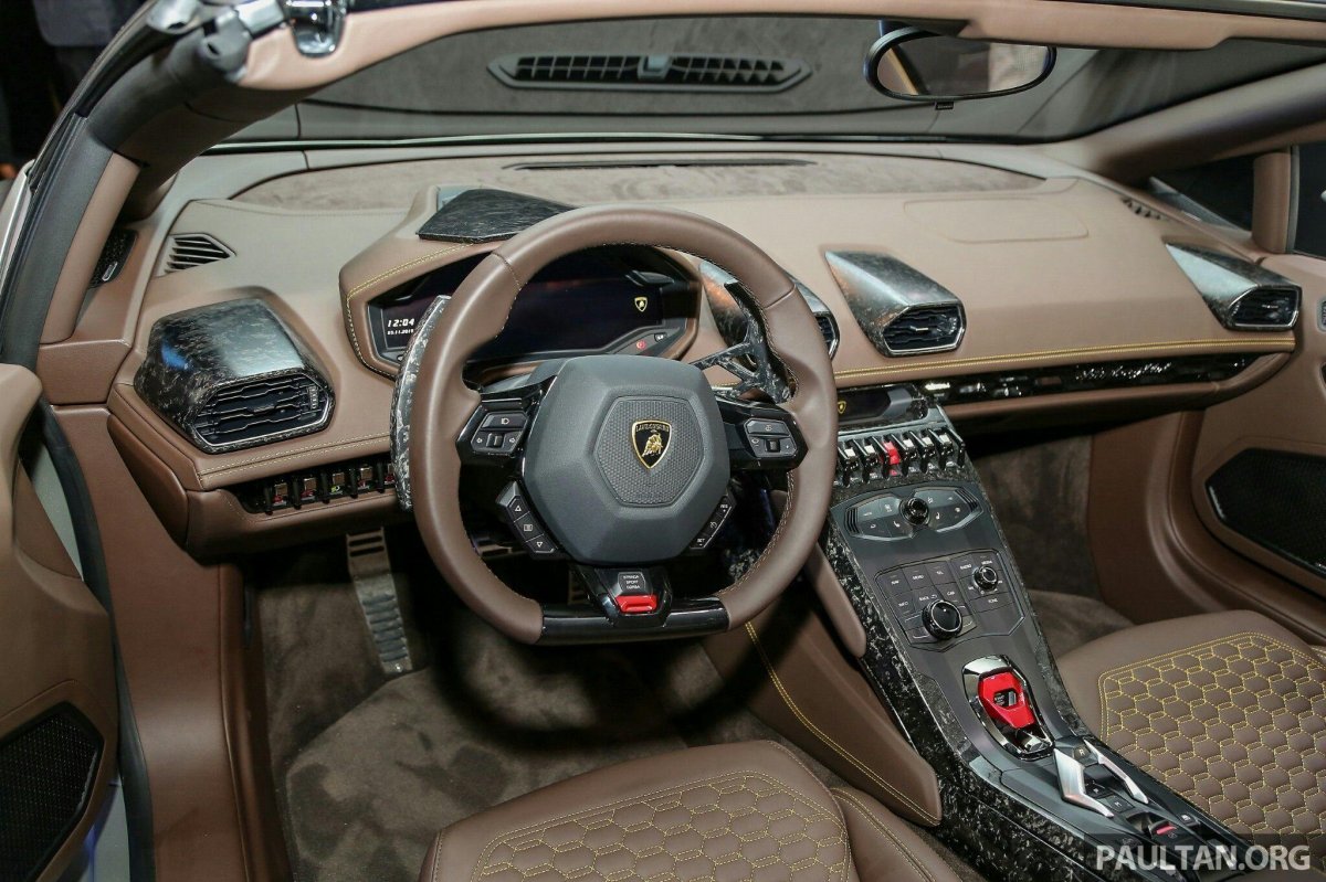 Lamborghini Huracan салон